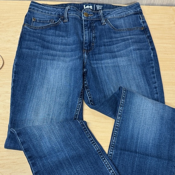 Lee Women's Dark Blue Wash Regular Boot Cut Mis Rise Jeans size 10P - Picture 1 of 6